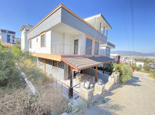 Seferihisar Doğanbey De Full Deniz Üç Tarafı Bahçe Satılık 3+1 Villa