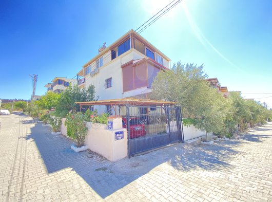 Ürkmez De Kat Kaloriferli Merkezi Konumda Satılık 2+1 Lüks Daire